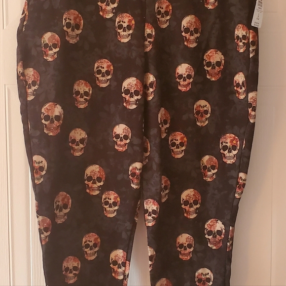 TORRID CROP COMFORT WAIST PREMIUM LEGGING - Picture 3 of 5